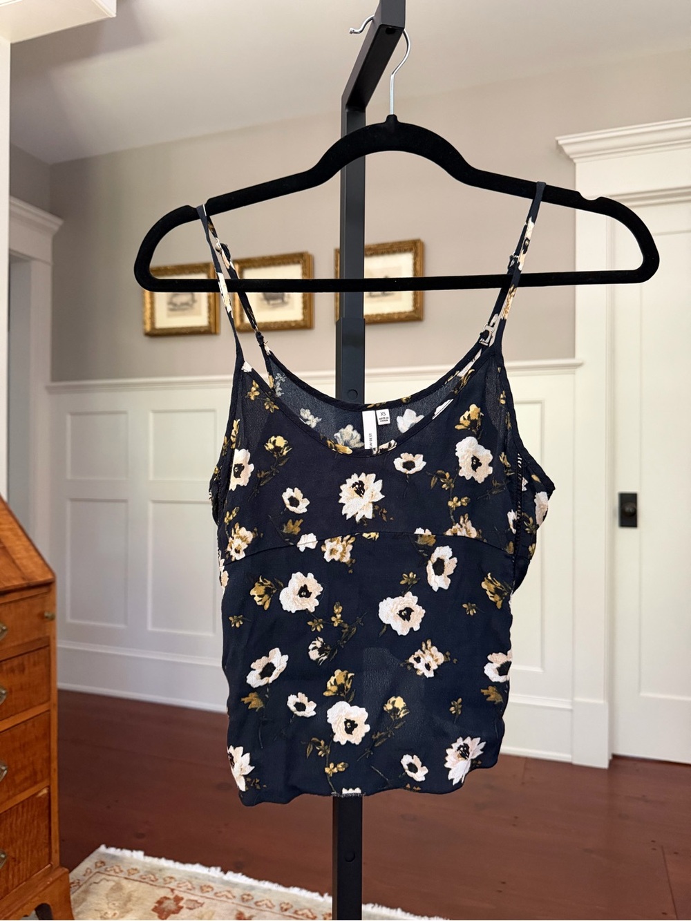 Aritzia Sunday Best Floral Print Spaghetti Strap Tank Top - Navy/White